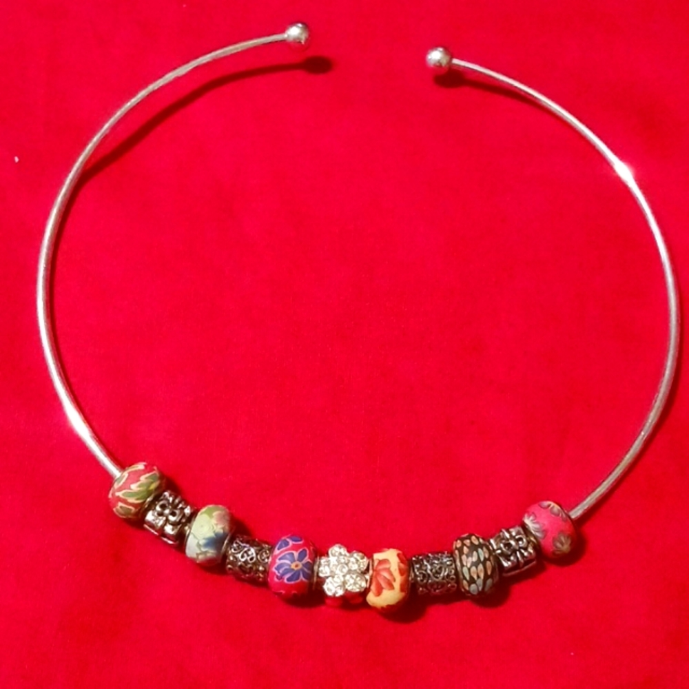 Choker necklace w/ interchangeable beads